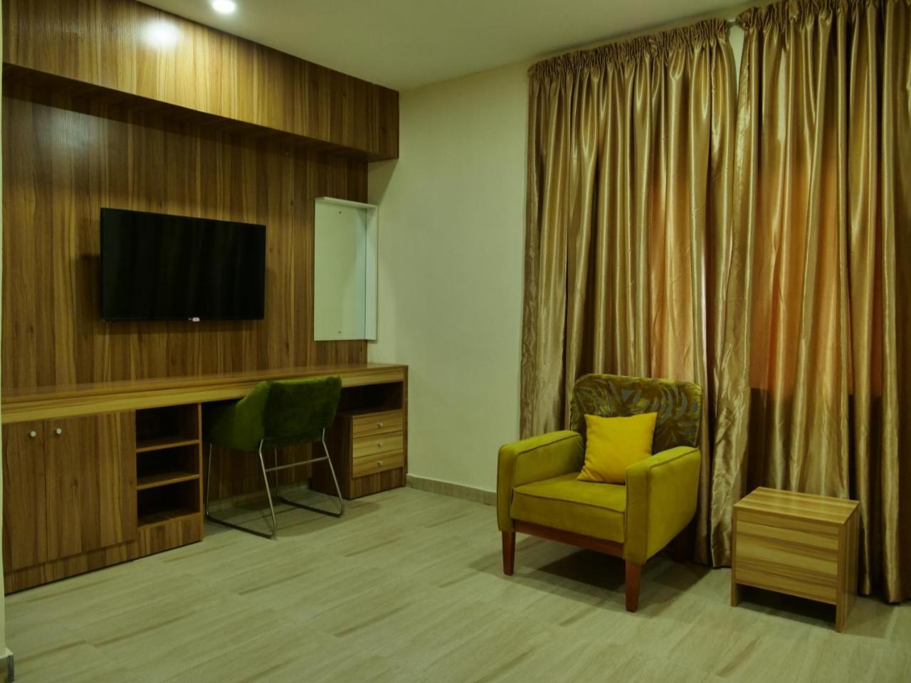 Alexia'S Place Hotel Лагос Экстерьер фото