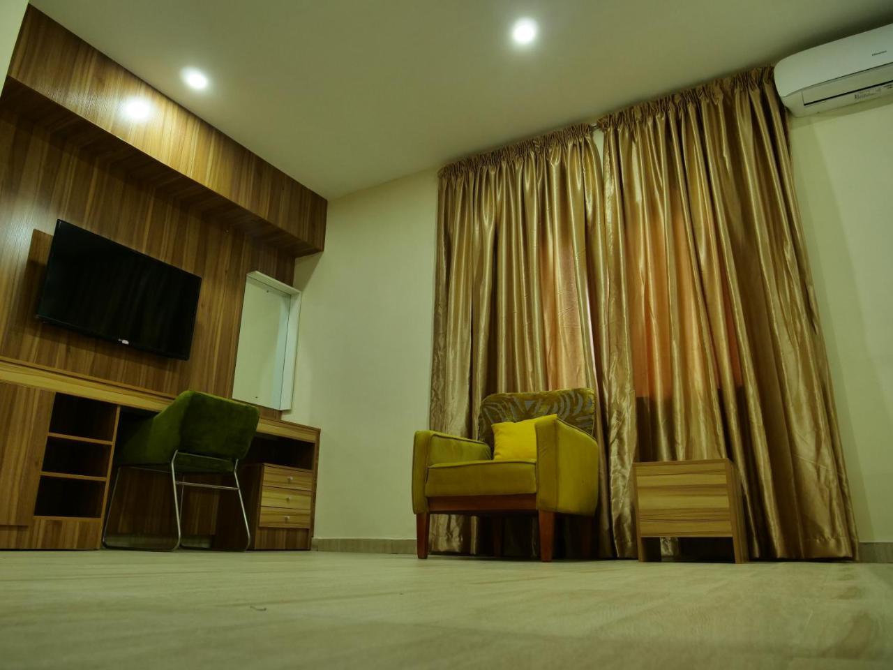 Alexia'S Place Hotel Лагос Экстерьер фото